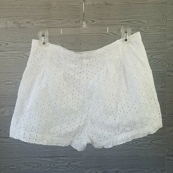 H&M // conscious collection white eyelet shorts - Picture 8 of 16